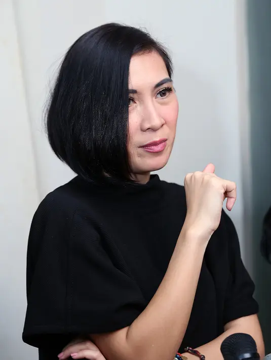 "Nggak diem-diem. Ya cuma memang nggak suka yang 'hei kawan-kawan aku mau nikah'. Intinya nggak ada yang disembunyiin, kita emang nggak suka menggembar-gemborkan sesuatu," jelas Jennifer Arnelita. (Wimbarsana/Bintang.com)