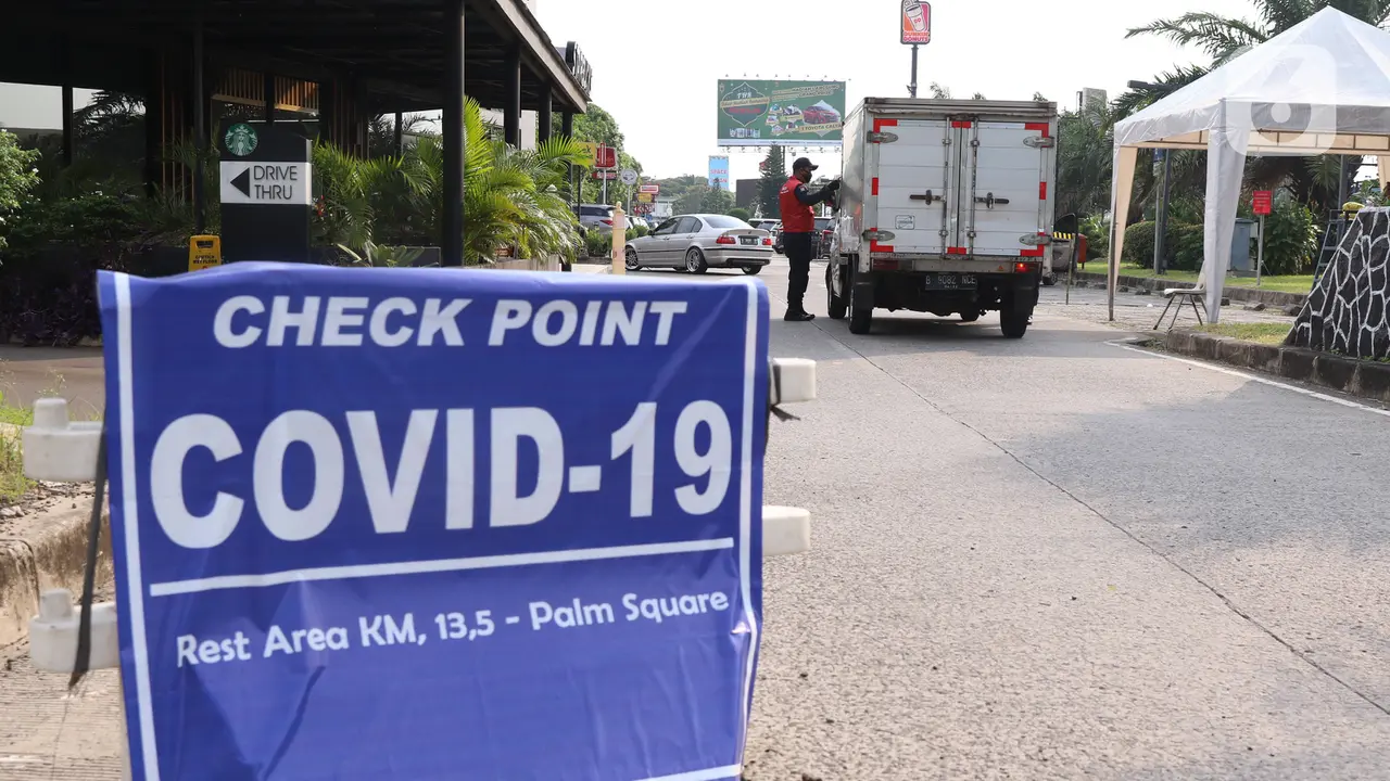 Cegah Penyebran Covid-19, Rest Area Ini Terapkan Parkir Mobil Berjarak