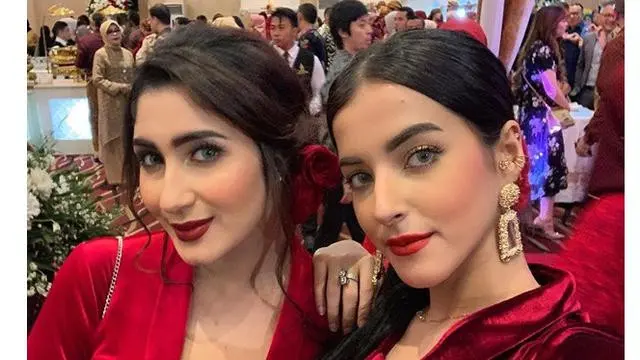 Potret 6 Seleb Bareng Sepupunya yang Juga Seorang Artis, Bak Saudara Kandung