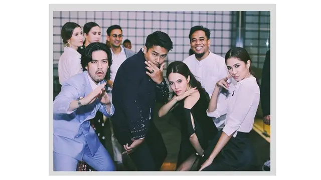 6 Momen Kebersamaan Mikha Tambayong dan Deva Mahenra, Saling Beri Kejutan Ultah
