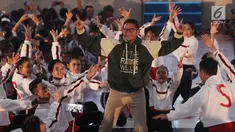 Pengusaha yang juga cawapres nomor urut 02 Sandiaga Uno saat mengisi Young Entrepreneur Summit (YES) 2019 yang digelar KAHMIPreneur di Medan, Sumatera Utara, Minggu (7/4). Acara ini diikuti ribuan peserta dari berbagai kalangan seperti mahasiswa dan pelaku usaha. (Liputan6.com/HO/Asra)