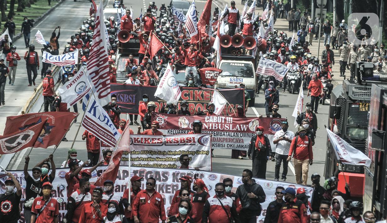 Foto Tolak Uu Cipta Kerja Berlanjut Massa Buruh Konvoi Menuju Istana News Liputan6 Com