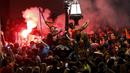 Pesta pendukung Barcelona di pusat kota Barcelona. (Reuters/GUSTAU NACARINO)