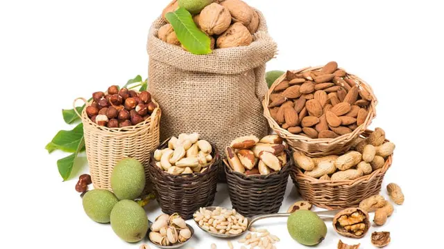 Makan Kacang Bikin Jerawatan, Mitos atau Fakta?