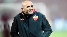 Roma's coach Luciano Spalletti during their official training session at one day ahead of the Champions League match against CFR Cluj in Cluj-Napoca city, on November 25, 2008. AFP PHOTO/DANIEL MIHAILESCU