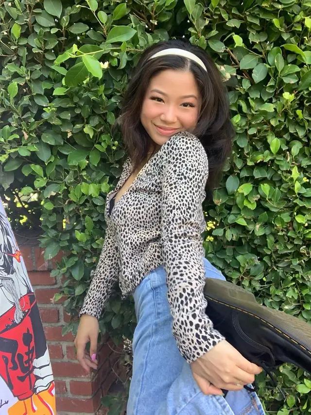 7 Pesona Vanntey Heng, Pacar Rich Brian yang Dikenal saat Konser