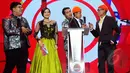 SCTV kembali menggelar ajang penghargaan Infotainment Awards 2015 untuk kelima kali nya ajang penghargaan ini di gelar di Studio 6 Emtek kawasan daan mogot, Jakarta, (30/01/15). (Liputan6.com/Faisal R Syam)