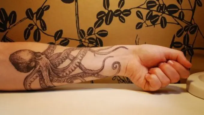 10 Foto yang Bikin Kamu Pengin Bikin Tato Gurita Sekarang Juga