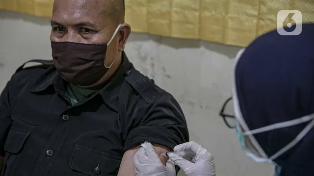 Lansia dan Tenaga Pendidik Diprioritaskan Mendapat Vaksin COVID-19