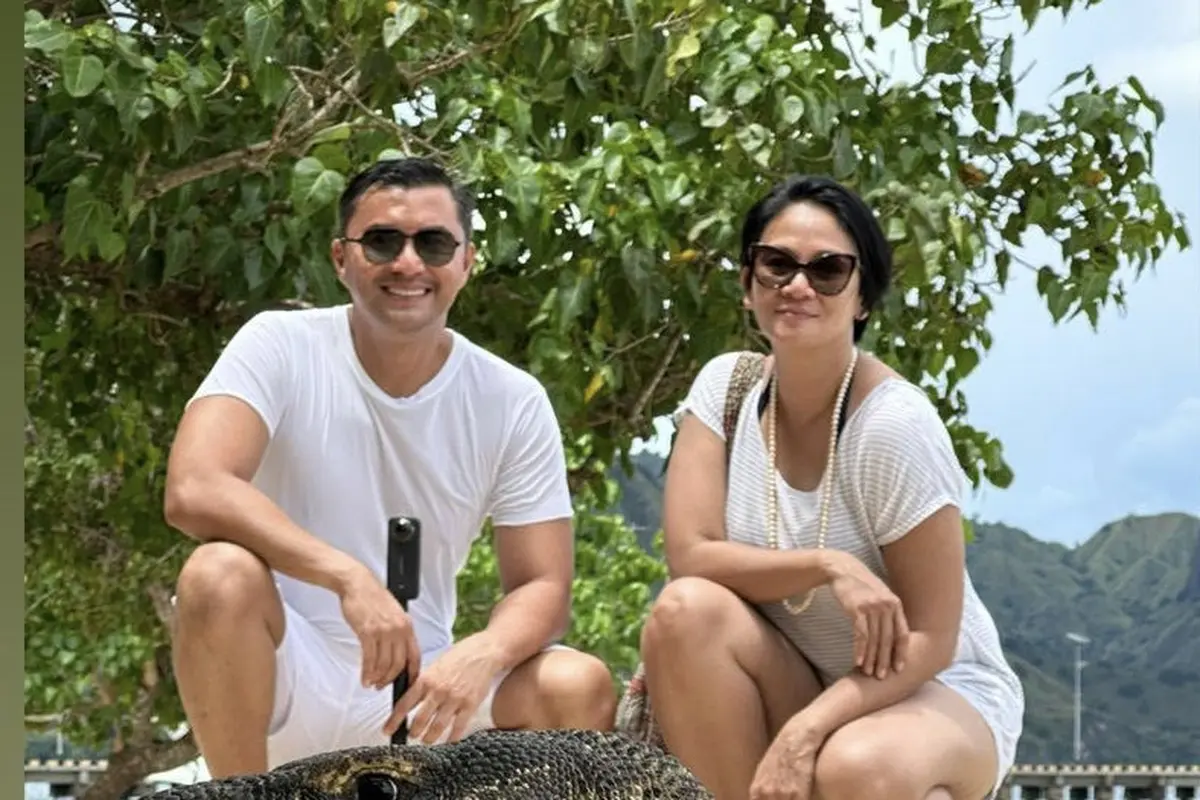 Potret Anjasmara dan Dian Nitami Tetap Romantis Liburan di Pulau Komodo