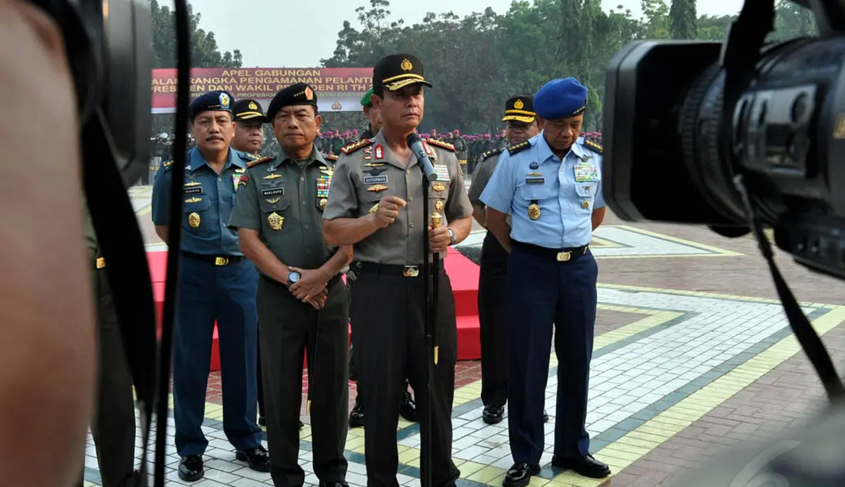 Kapolri Jenderal Sutarman dan beberapa petinggi Polri dan TNI juga hadir dalam apel ini, Jakarta, (16/10/14). (Liputan6.com/Johan Tallo)