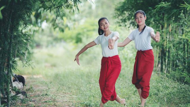 Ilustrasi seni tari, menari