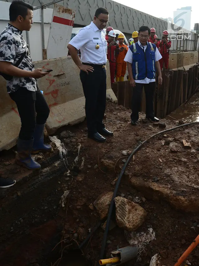 Anies Baswedan Tinjau Titik Banjir di Sekitar Flyover Pancoran