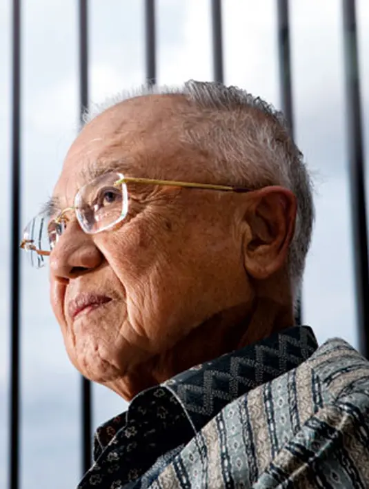 Boenjamin Setiawan yang akrab dipanggil Dr. Boen ini merupakan pendiri dan Komisaris Utama PT Kalbe Farma Tbk. Pada 2015 ini, ia menduduki peringkat kedelapan orang terkaya di Indonesia dengan jumlah kekayaan senilai US$ 3 miliar. (forbes.com)