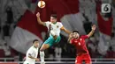 Mendekati akhir laga, timnas Indonesia U-22 mencoba meningkatkan pola permainan dan serangan ke arah Lebanon. (Liputan6.com/Herman Zakharia)