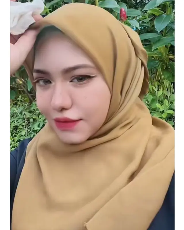 Ingat Nabila bocah polos di sinetron religi era 2000-an 'Mutiara Hati'? 7 potret terbarunya manglingi