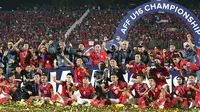 Pemain Timnas Indonesia U-16 merayakan juara Piala AFF U-16 2018 di Gelora Delta Sidoarjo, Sabtu (11/8/2018). (Bola.com/Aditya Wany)