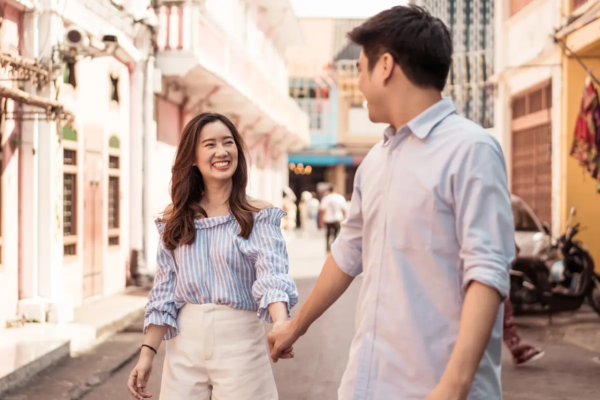 perempuan dan pasangan 6 mei 1