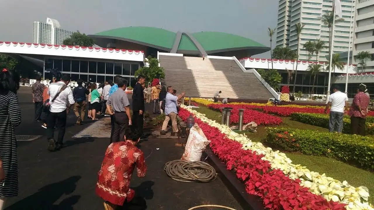 Ketua DPR mengeliling kompleks parlemen