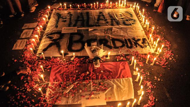 Aksi Seribu Lilin untuk Korban Kerusuhan Kanjuruhan di GBK