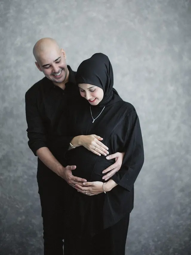 Hamil Anak Pertama, Ini 5 Potret Maternity Shoot Istri Riza Shahab