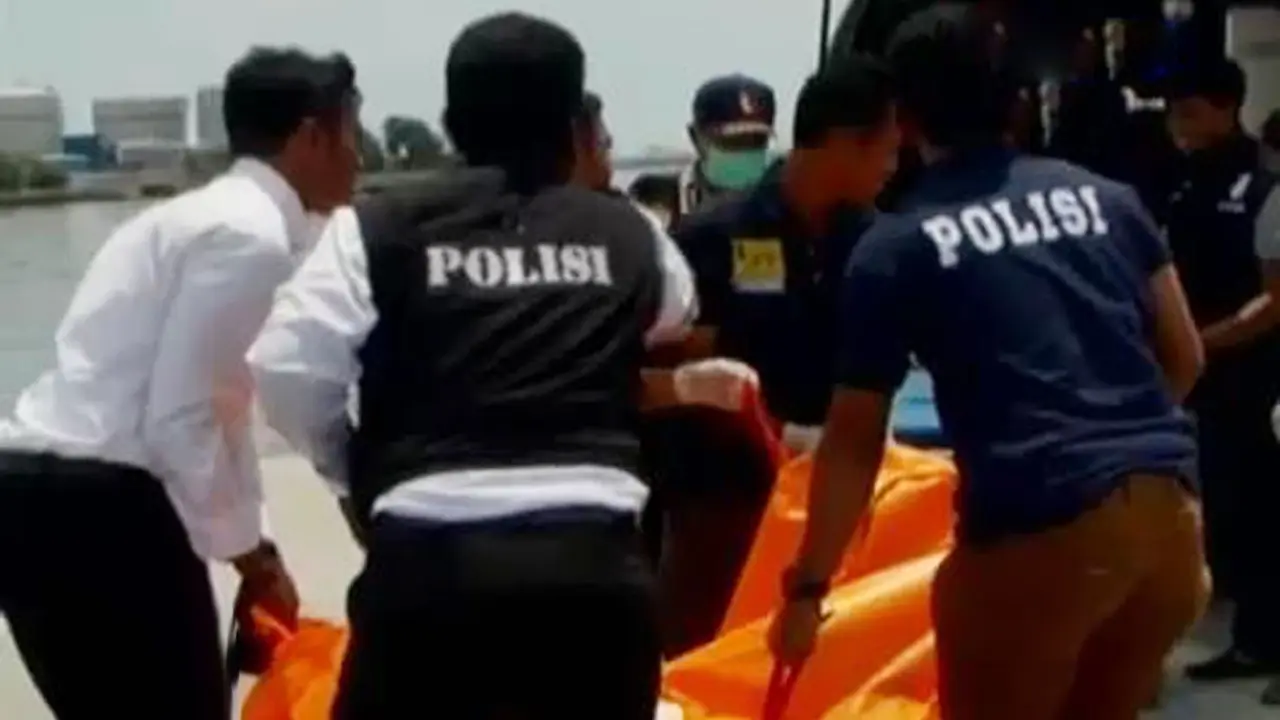 Jenazah Korban Taksi Tercebur 