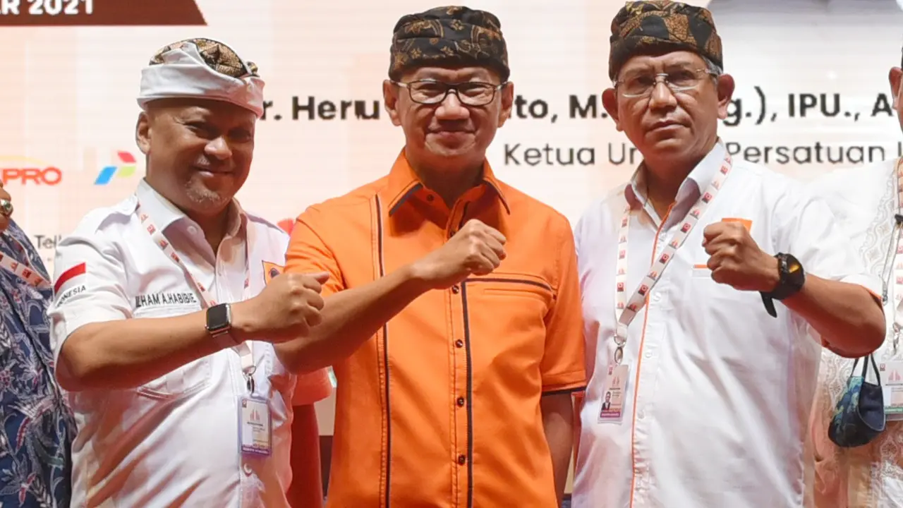 Ilham Akbar Habibie dilantik menjadi Wakil Ketua Umum (Waketum) Persatuan Insinyur Indonesia (PII), periode 2021 - 2024 mendampingi Ketua Umum PII, Danis Hidayat Sumadilaga.