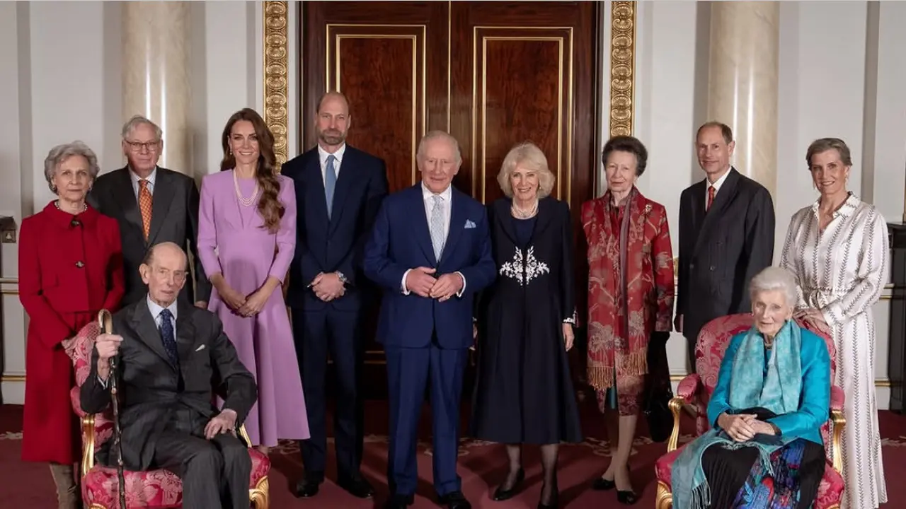 Kate Middleton di Momen Spesial 100 Tahun Queen Elizabeth II bersama keluarga kerjaan Inggris lainnya. [@princeandprincessofwales]