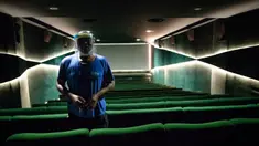 Seorang petugas pembersih melakukan persiapan di bioskop Le Grand Rex di Paris, Prancis (22/6/2020). Prancis, yang melonggarkan lockdown nasional secara bertahap mulai 11 Mei, memasuki fase pelonggaran baru pada Senin (22/6). (Xinhua/Aurelien Morissard)
