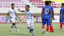 Pemain Persikabo 1973 Dani melakukan selebrasi usai mencetak gol ke gawang Arema FC pada laga Piala Menpora di Stadion Manahan, Solo, Minggu (21/3/2021). Kedua tim bermain imbang 1-1. (Bola.com/M Iqbal Ichsan)