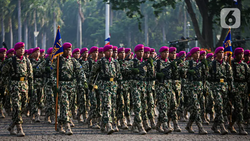 Joko Widodo Pimpin Upacara HUT TNI ke-78 di Monas