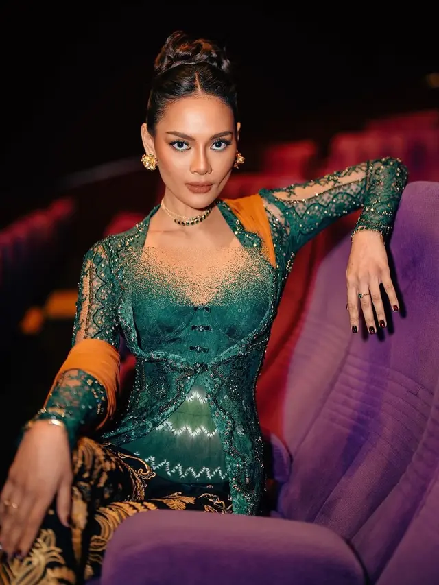 6 Potret Gaya Stunning Erika Carlina di Gala Premiere Film, Terbaru 'Pabrik Gula'
