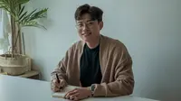 Sering Ganti Warna, Ini 7 Gaya Rambut Jang Hansol yang Curi Perhatian