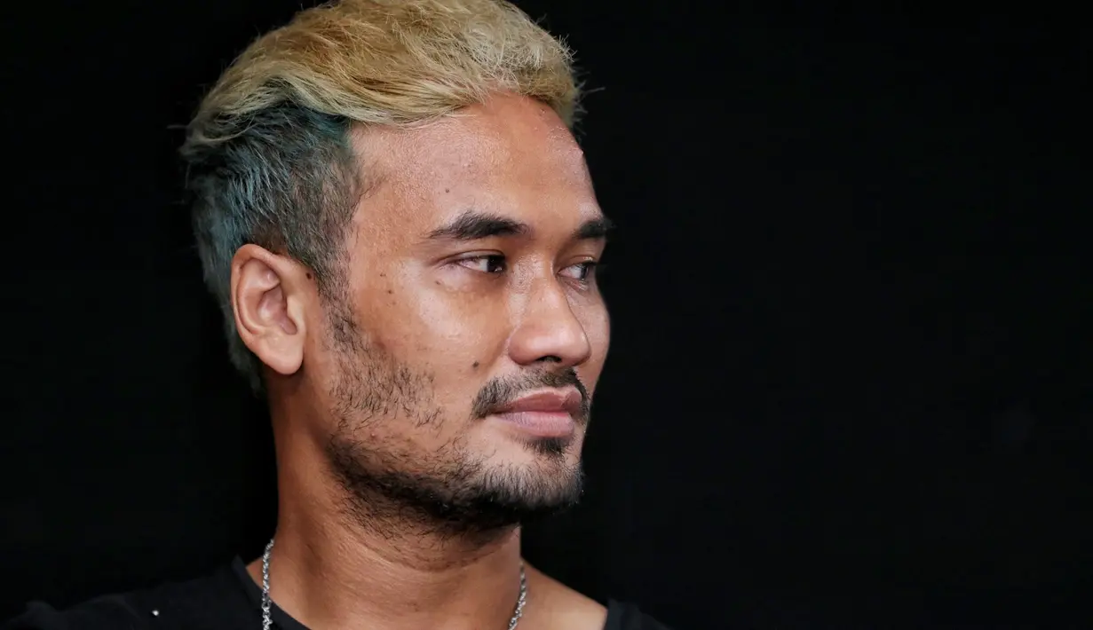 Raffer yang juga pernah berduet dengan penyanyi solo Vidi Aldianto dalam lagu Nuansa Bening itu melihat Mike tidak hanya humble, tapi juga cinta musik dan baik. (Adrian Putra/Bintang.com)