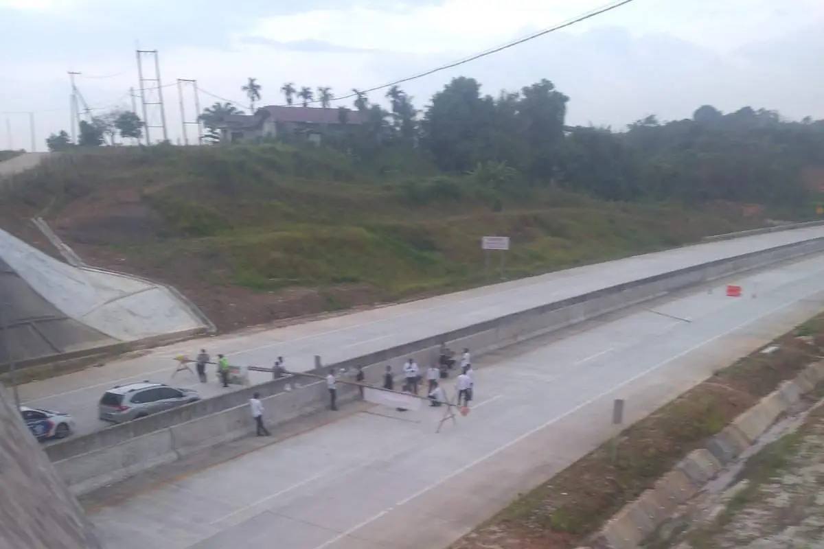 Penutupan Jalan tol