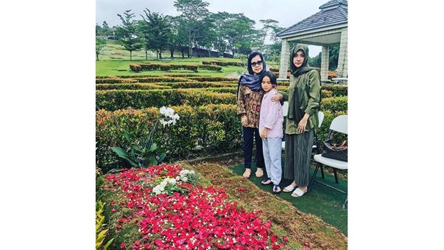 6 Momen Noah Sinclair Bareng Kakek Nenek, Selalu Diperhatikan