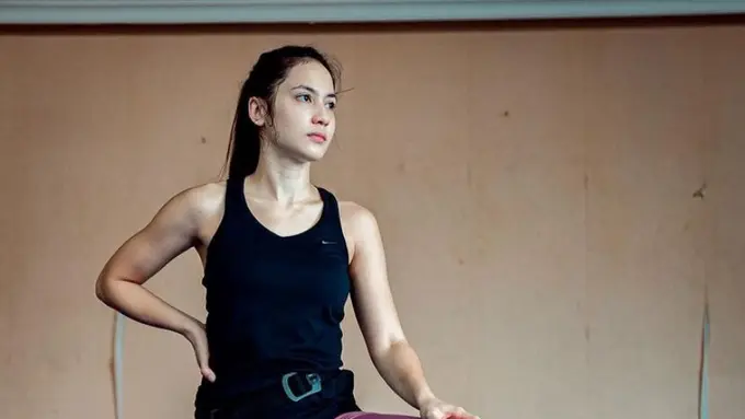 Hobi Olahraga, Intip 7 Gaya Sporty Pevita Pearce Perlihatkan Tubuhnya yang Berotot