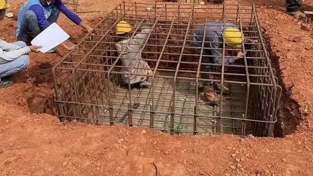 6 Potret Kuli Bangunan Terjebak Pekerjaannya Sendiri Ini Kocak