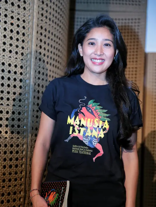  "Ini kegelisahan saya tentang yang terjadi di negara kita. Sebenarnya ini protes, cuma saya bukan demonstran,” tutur Olivia Zalianty. (Adrian Putra/Bintang.com)