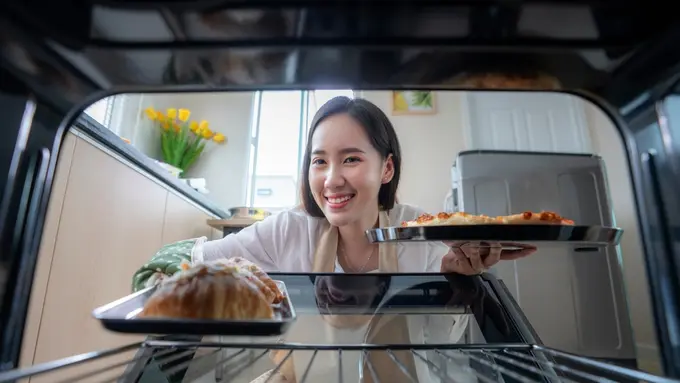 Ilustrasi Masak di Microwave via Shutterstock.com