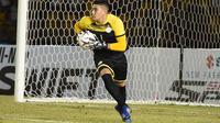 Kiper Timnas Filipina di Piala AFF 2018, Neil Etheridge, saat laga melawan Singapura di Stadion Panaad, Bacolod City (13/11/2018). (Bola.com/Dok. AFF Suzuki Cup)
