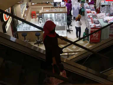 Suasana salah satu pusat berbelanjaan di Jakarta, Sabtu (12/9/2020). Asosiasi Pengusaha Ritel Indonesia (Aprindo) meminta ritel modern dan mal agar tetap bisa beroperasi selama Pembatasan Sosial Berskala Besar (PSBB) total di DKI yang mulai dilaksanakan 14 September 2020. (Liputan6.com/Angga Yuniar)