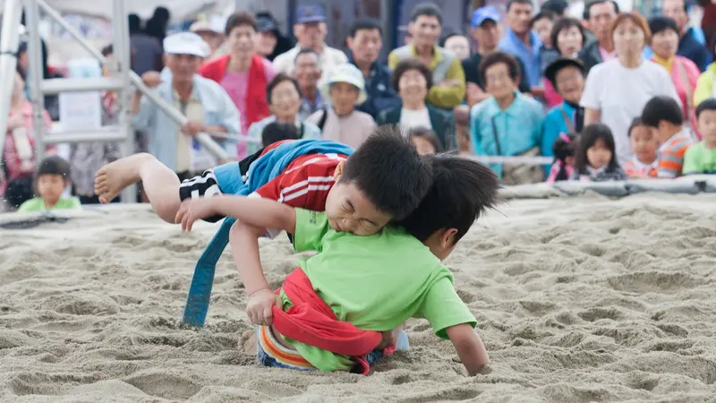 Ssireum, gulat tradisional Korea, diajukan bersama oleh Seoul dan Pyongyang sebagai warisan dunia (UNESCO)