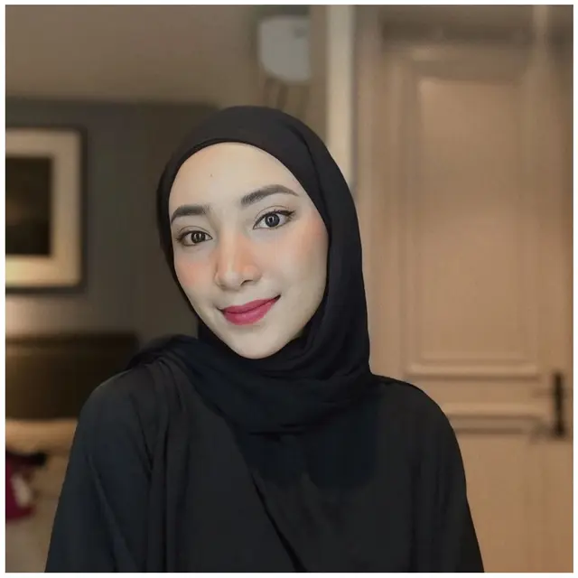 6 Potret Nadya Shakira Kekasih Adilla Dimitri, Kerap Disebut Mirip Dinda Kirana