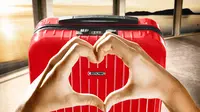 Saat berlibur di Hari Valentine Anda dapat menggunakan koper Rimowa Salsa Air yang didesain khusus untuk Anda di hari kasih sayang.