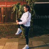 Kini Camila Mendes menjadi keluarga lari adidas.