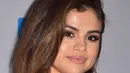 Melansir People.com, Selena hadir di konser The Weeknd yang bertajuk Starboy: Legend of the Fall. Ternyata kehadirannya tersebut tidak sendiri, Selena tampak hadir bersama dua orang wanita yang masih memiliki hubungan keluarga.  (AFP/Bintang.com)