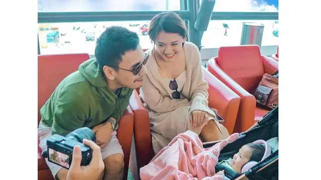 Hamil Anak Kedua, Ini 6 Momen Keharmonisan Keluarga Kecil Raditya Dika