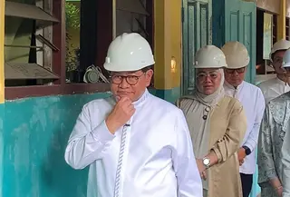 Gubernur DKI Jakarta Pramono Anung Saat Meninjau Sekolah Dasar Negeri (SDN) Kebayoran Lama Selatan 09, Jakarta Selatan, Jumat (24/7/2026). (Winda Nelfira/Liputan6.com)