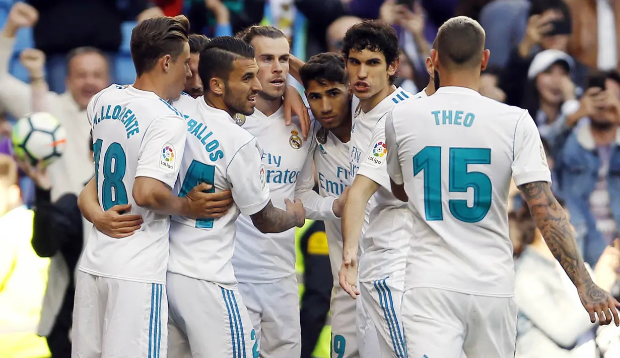 Para pemain Real Madrid merayakan kemenangan atas Leganes pada laga La Liga di Santiago Bernabeu, Sabtu (28/4/2018). Real Madrid menang 2-1 atas Leganes. (AP/Francisco Seco)